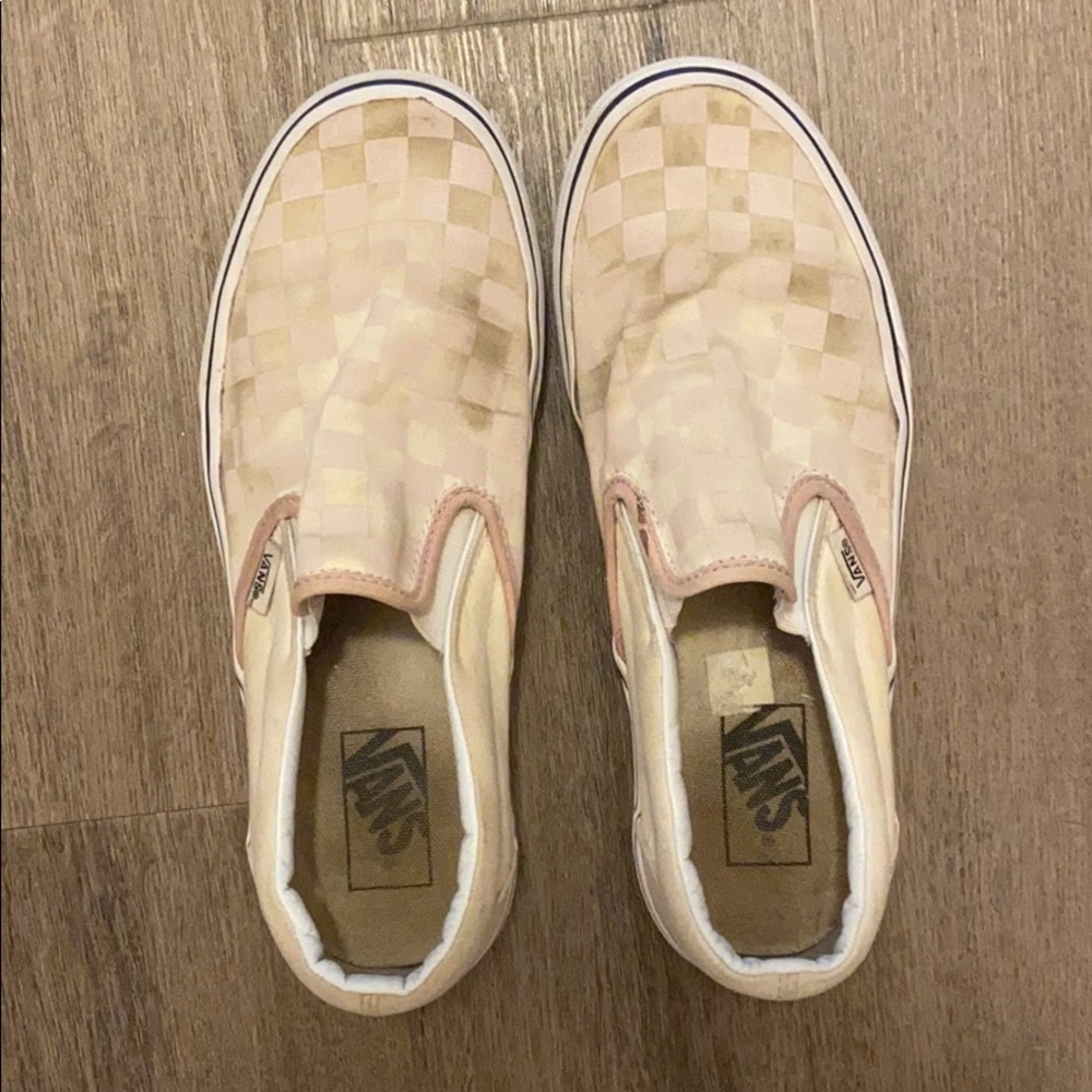 Pink and cream checkered vans!